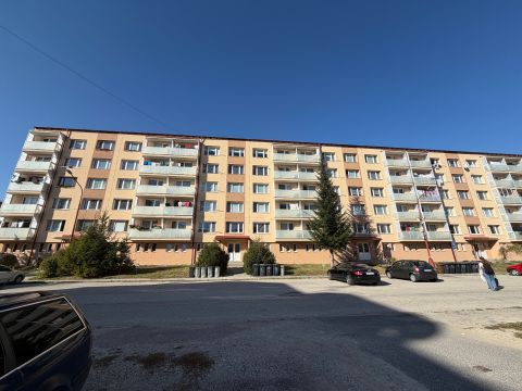  2-IZBOVÝ BYT V ZÁVADKE NAD HRONOM–KRÁSNE VÝHĽADY REKONŠTRUOVANÝ