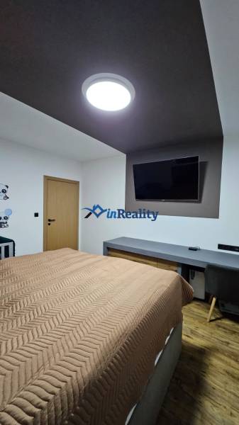 WhatsApp Image 2025-11-25 at 04.17.28 (3).jpeg