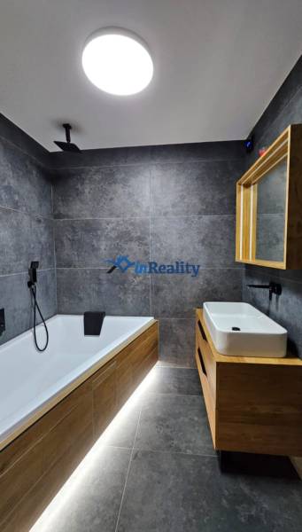 WhatsApp Image 2025-11-25 at 04.25.02.jpeg